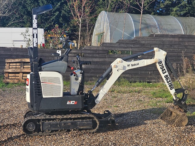 700mm wide Bobcat micro digger for restricted access excavation