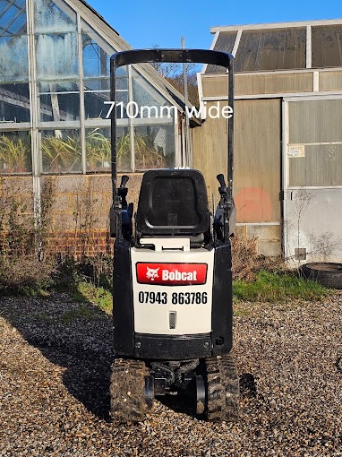 Compact micro digger with 700mm width access